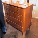 111 4301 CHEST OF DRAWERS